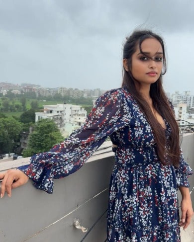 female Call Girls in Zirakpur